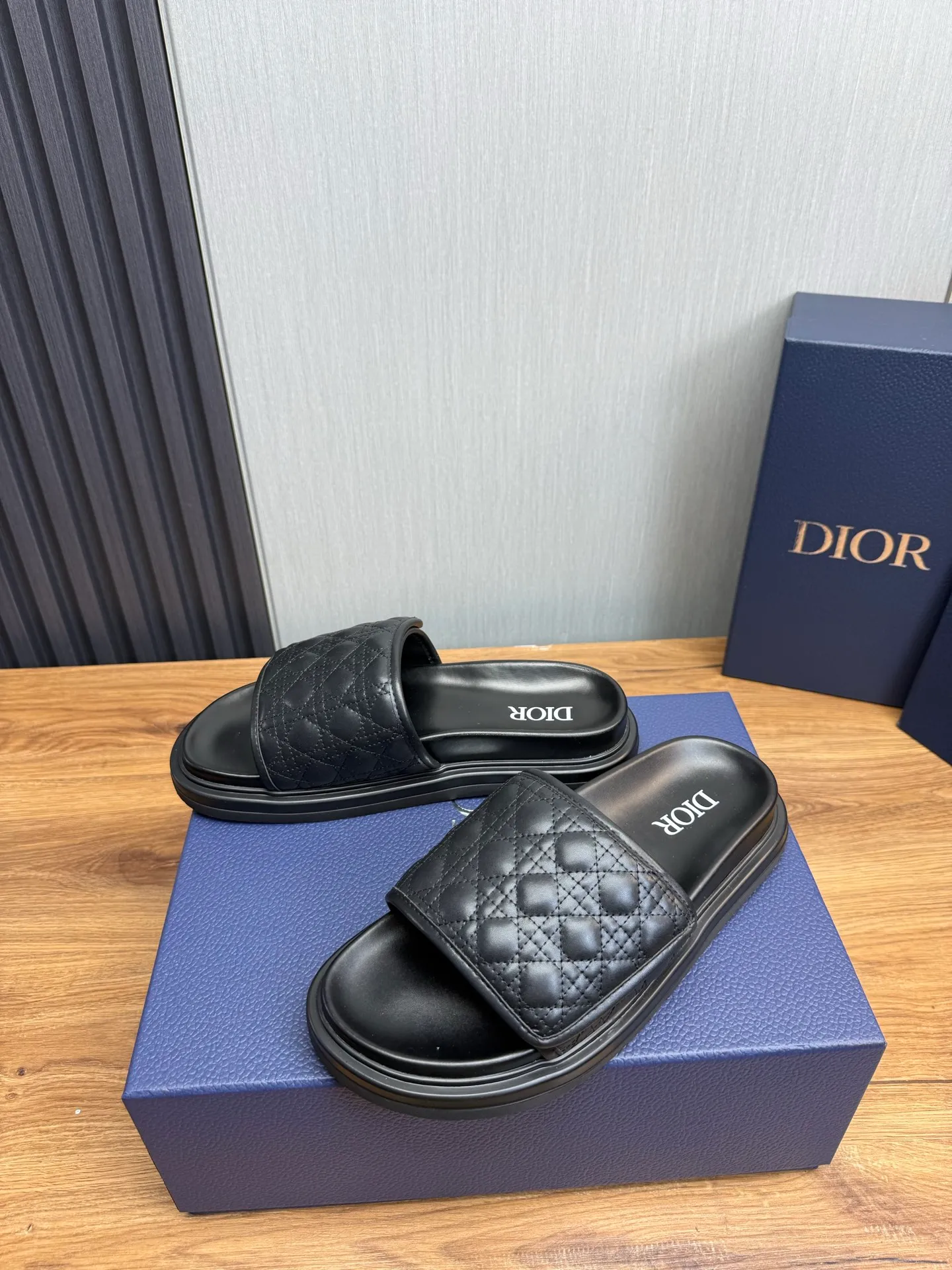 Men's shoes 💰280💰 Dior. Men's slippers 🩴Official website 1:1 production 38-45 yards 45 46 🉑️Customized original material shipped✅
